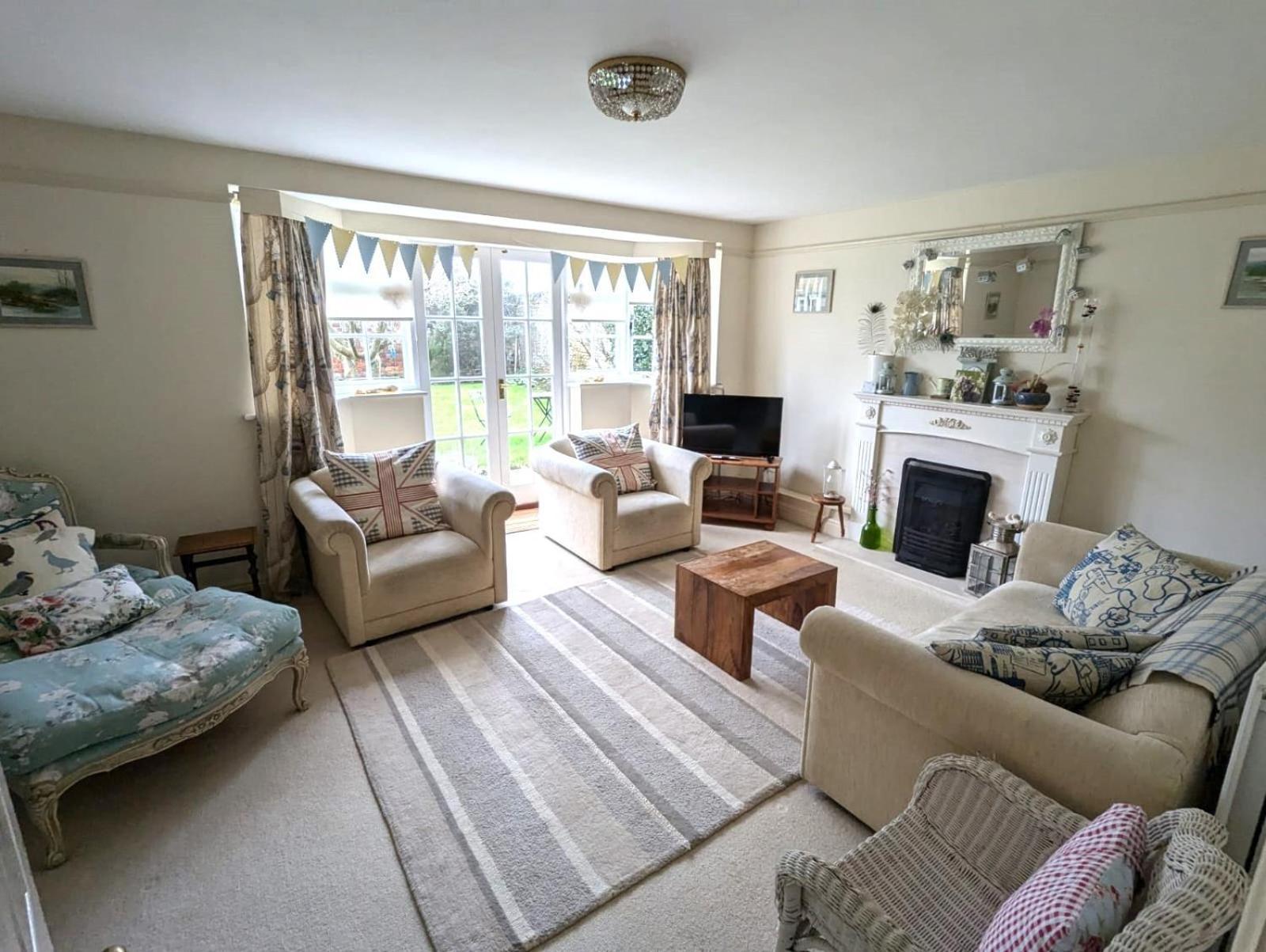 Georgian 2 Bedroom Apartment In Chichester With Free Parking - Chichester Holiday Properties Exterior photo