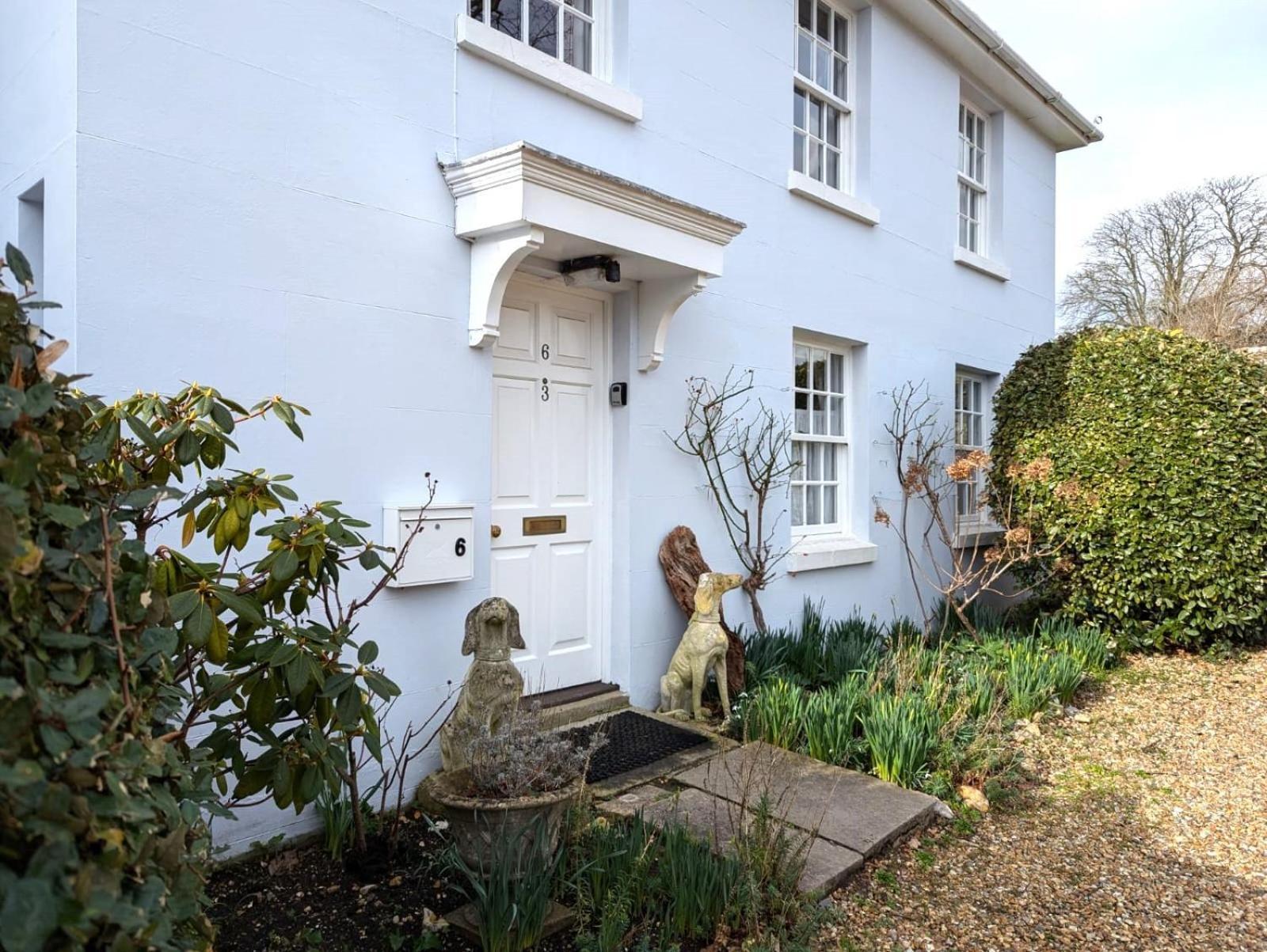 Georgian 2 Bedroom Apartment In Chichester With Free Parking - Chichester Holiday Properties Exterior photo