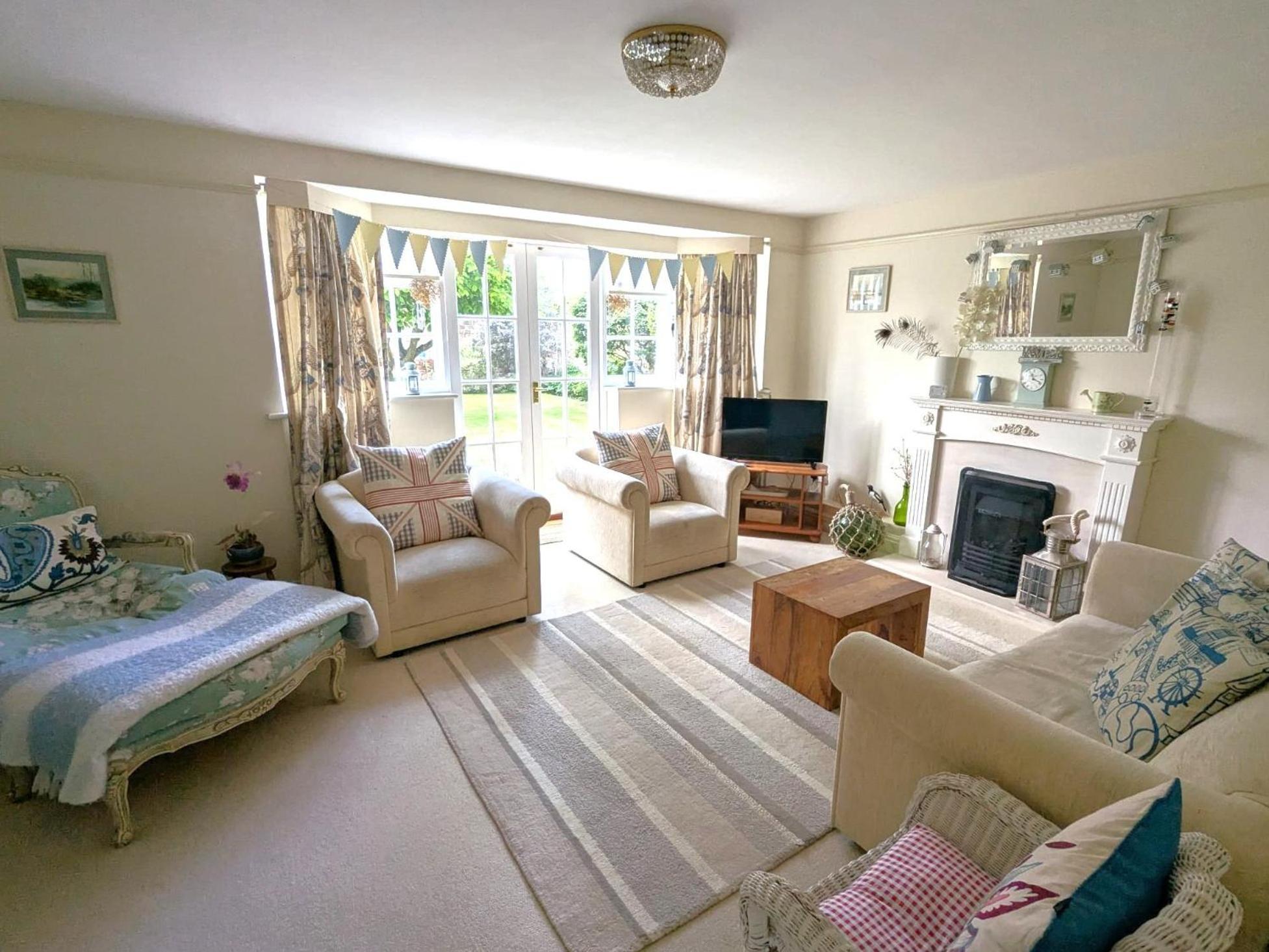 Georgian 2 Bedroom Apartment In Chichester With Free Parking - Chichester Holiday Properties Exterior photo